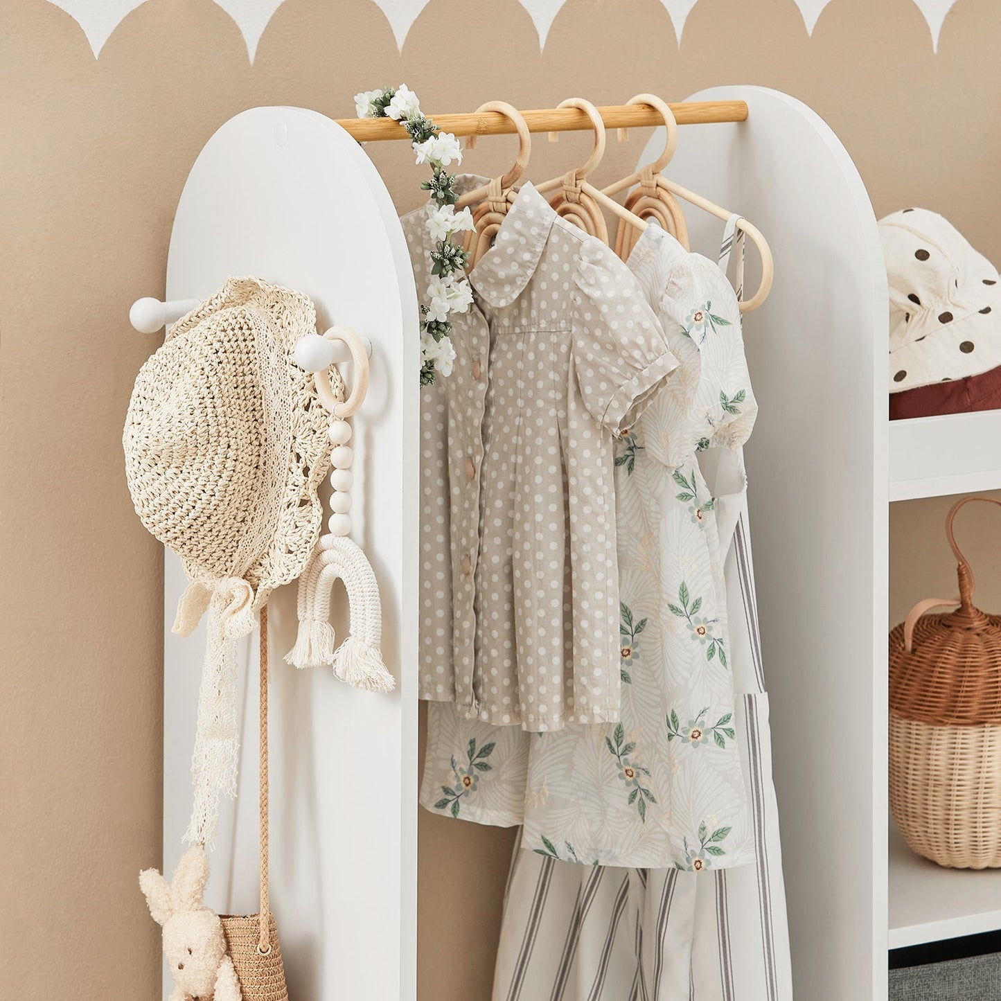SoBuy Armoire enfant - 3 étagères 1 panier 3 crochets - blanc - 97 x 35 x 108 cm