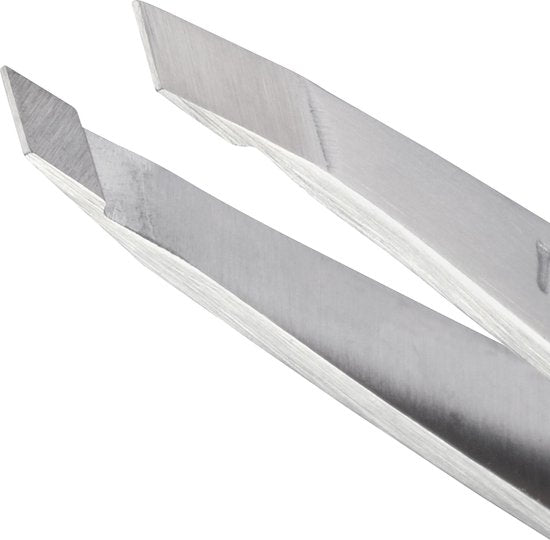 Pince à épiler Tweezerman Mini Slant Tweezer Classic – Pince à sourcils - Pince de précision compacte à pointe biseautée – Pour l'épilation et l'élimination des poils – Acier inoxydable – Convient aux poils fins et épais – Acier inoxydable - Pince à épile