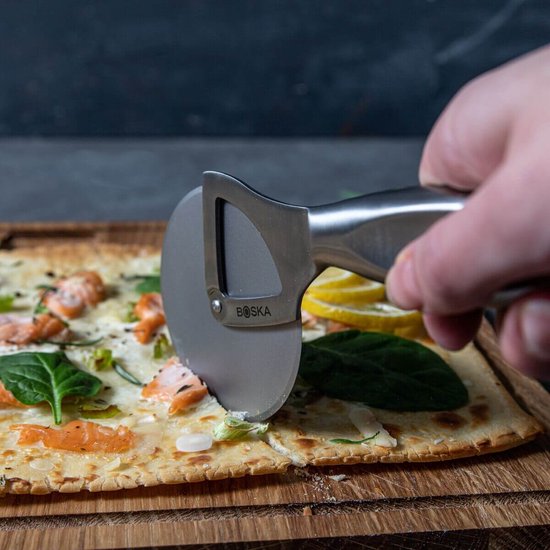 Boska Coupe-pizza Monaco+ - Rouleau à pizza - acier inoxydable - Coupe-pizza ergonomique - Boîte cadeau - Idées cadeaux pour hommes - Ustensiles de cuisine - Accessoires de cuisine - Garantie à vie