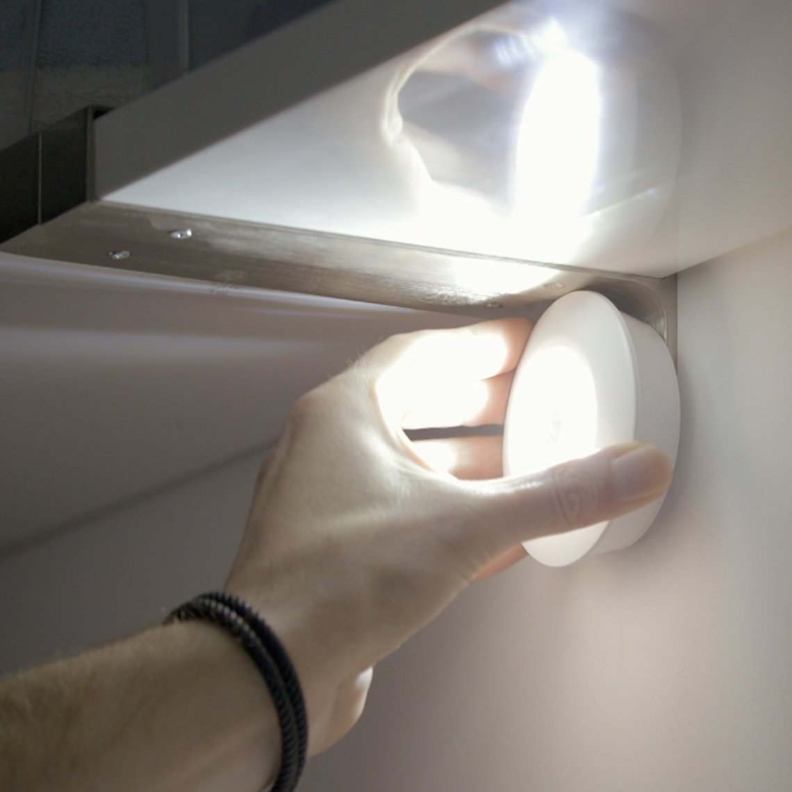 Lot de lampes LED HandyLUX pour plafond et mur - Installation sans fil - Détecteur de mouvement - Luminosité de 120 lumens - 4 pièces