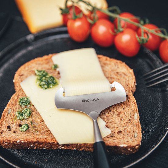 Boska Cheese Slicer Soft Milano+ - Trancheuse pour fromages jeunes - acier inoxydable - Lavable au lave-vaisselle - Trancheuse à fromage Noir - Idées cadeaux - Ustensiles de cuisine - Accessoires de cuisine - Garantie 10 ans