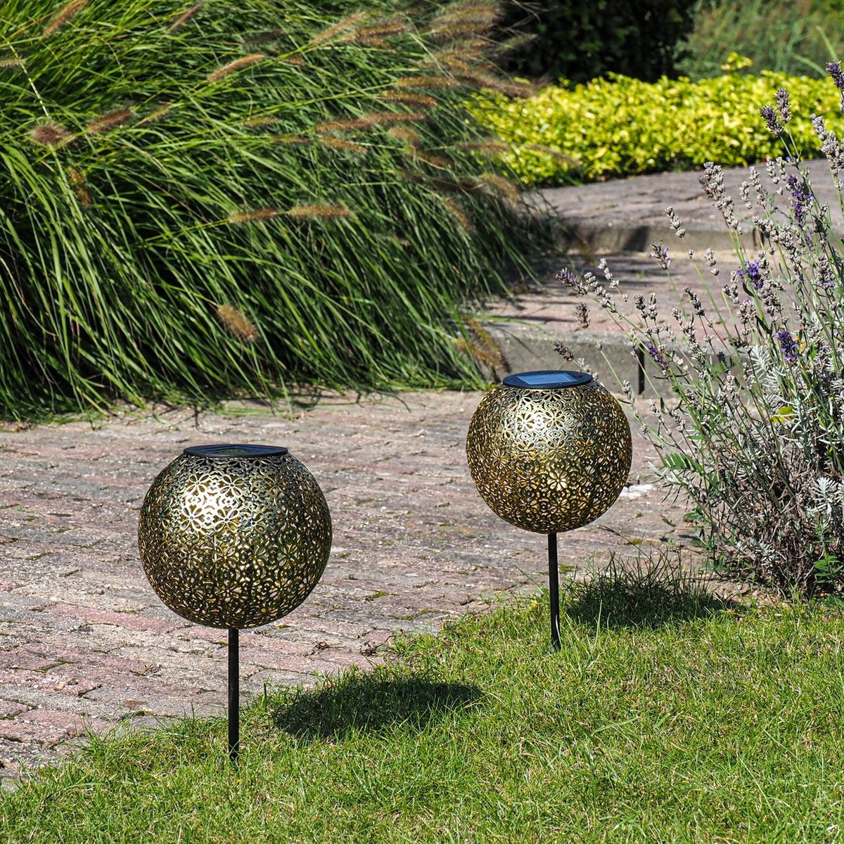 Gadgy Solar Tuinpad met Grondspies - Solar Tuinverlichting set van 2 st. - Tuinfakkel 34CM Hoog - Tuinverlichting op Zonneenergie Buiten - Led Buitenverlichting met Sensor - Tuinsteker - Brons kleurig Metaal