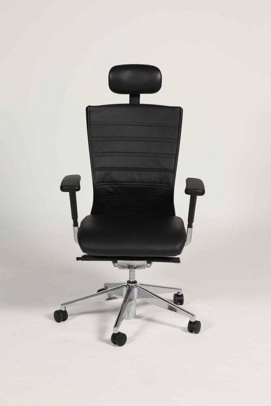 Chaise de bureau - 105, piètement chromé, assise et dossier en cuir noir/noir, accoudoirs.