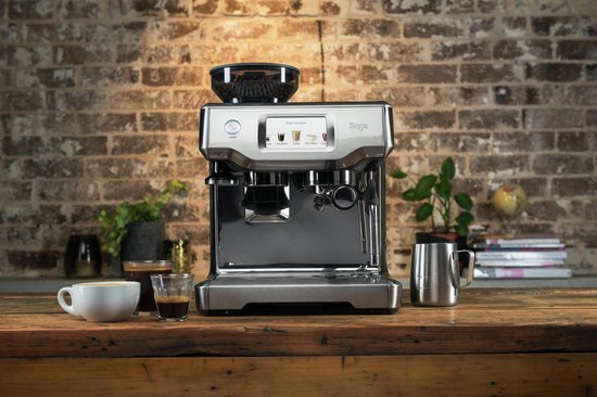 Sage la machine à piston Barista Touch™ Brushed en acier inoxydable