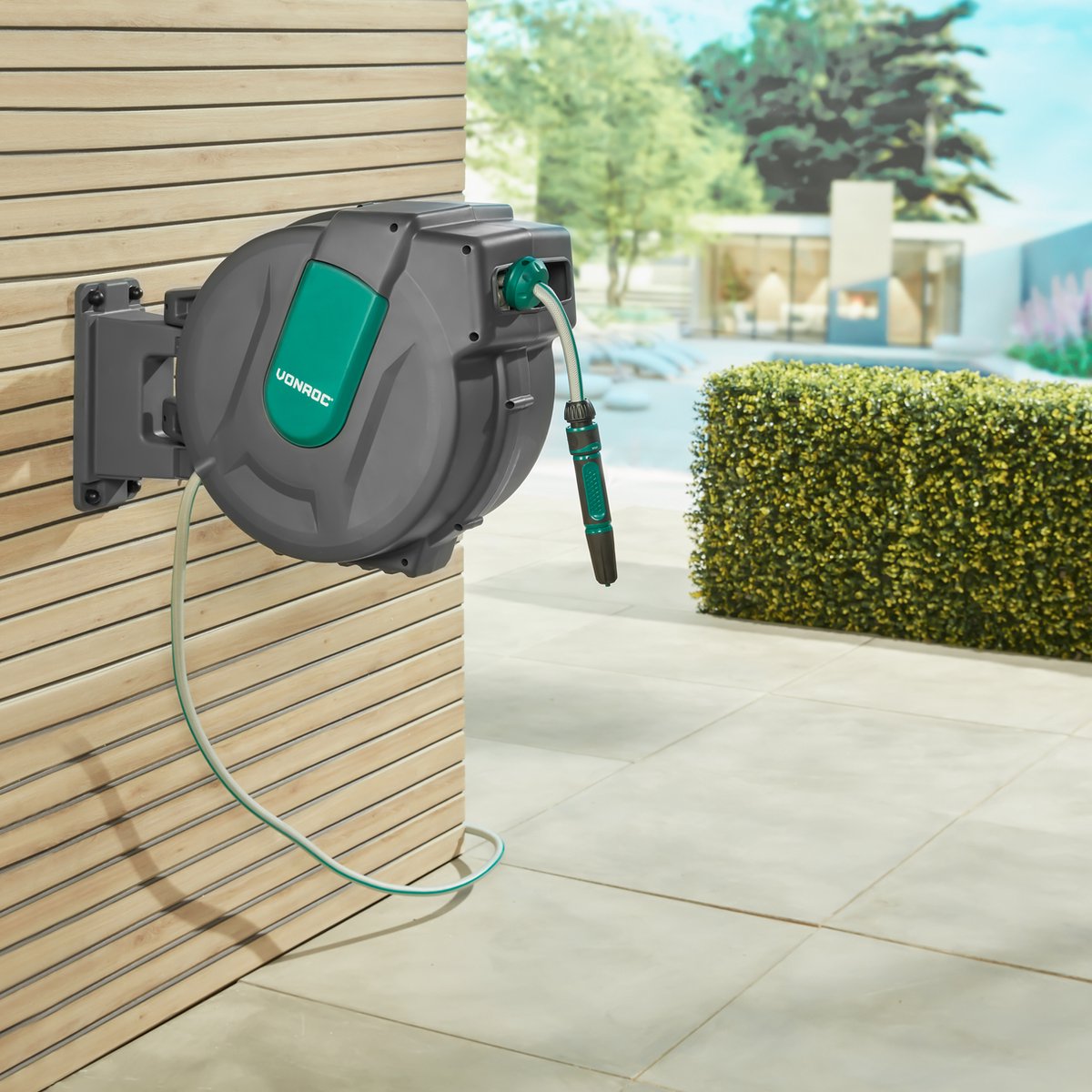 VONROC Wall Hose Box - Comprend un tuyau d'arrosage de 35 m, un tuyau de raccordement, une buse, des raccords et un robinet - Système d'enroulement automatique