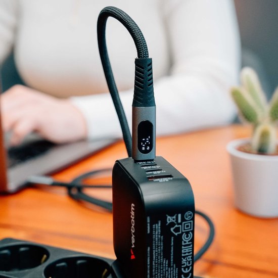 Câble Verbatim Sync & Charge USB-C vers USB-C 40 Gb/s 240 W pour téléphones