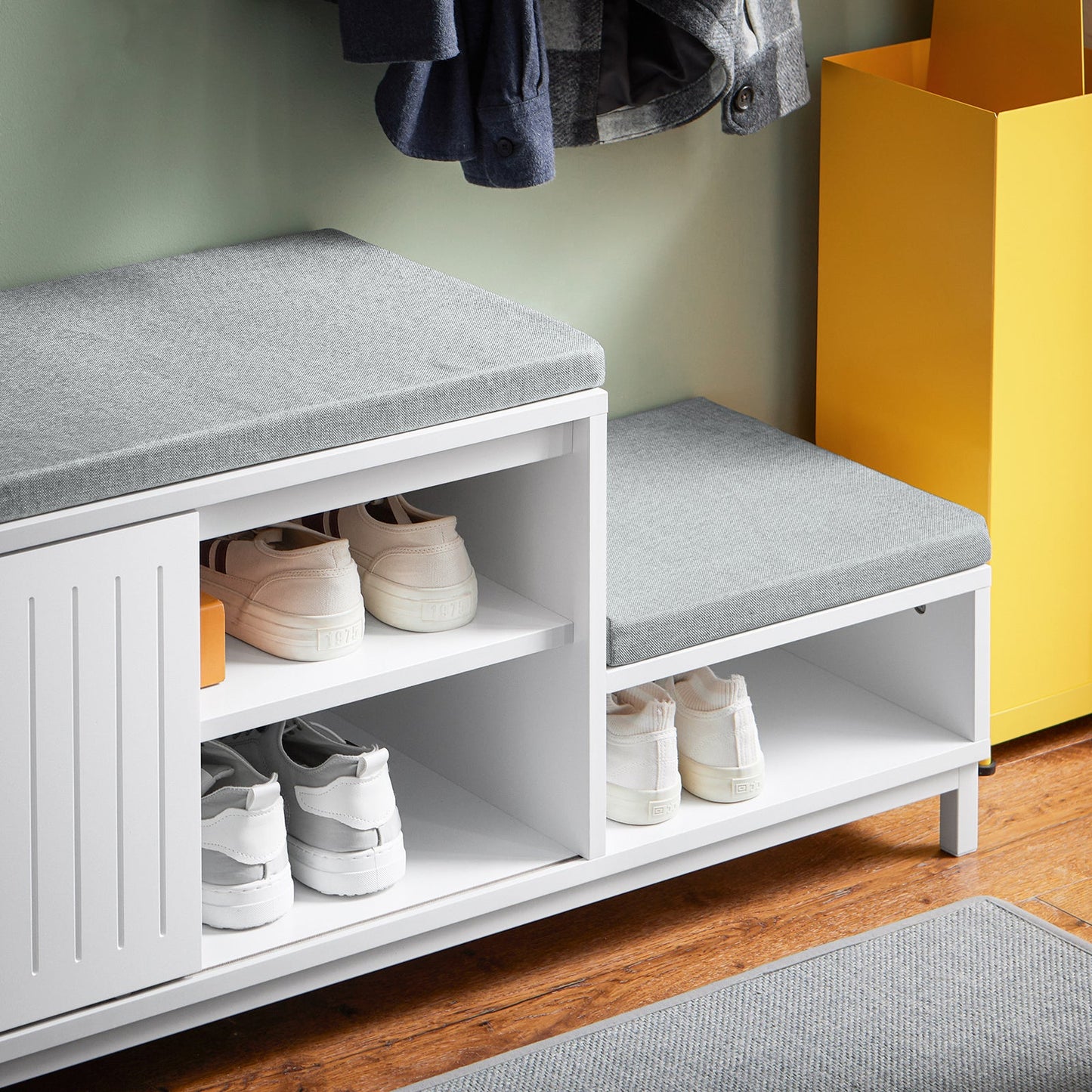 SoBuy Banc de rangement avec meuble à chaussures - Blanc - 100x35x45 cm - Modèle FSR166-W - Avec 2 coussins rembourrés, porte coulissante et 3 compartiments de rangement