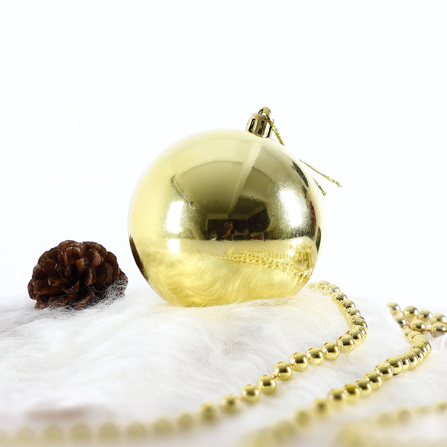 Boules de Noël Casaria or 102 pièces.