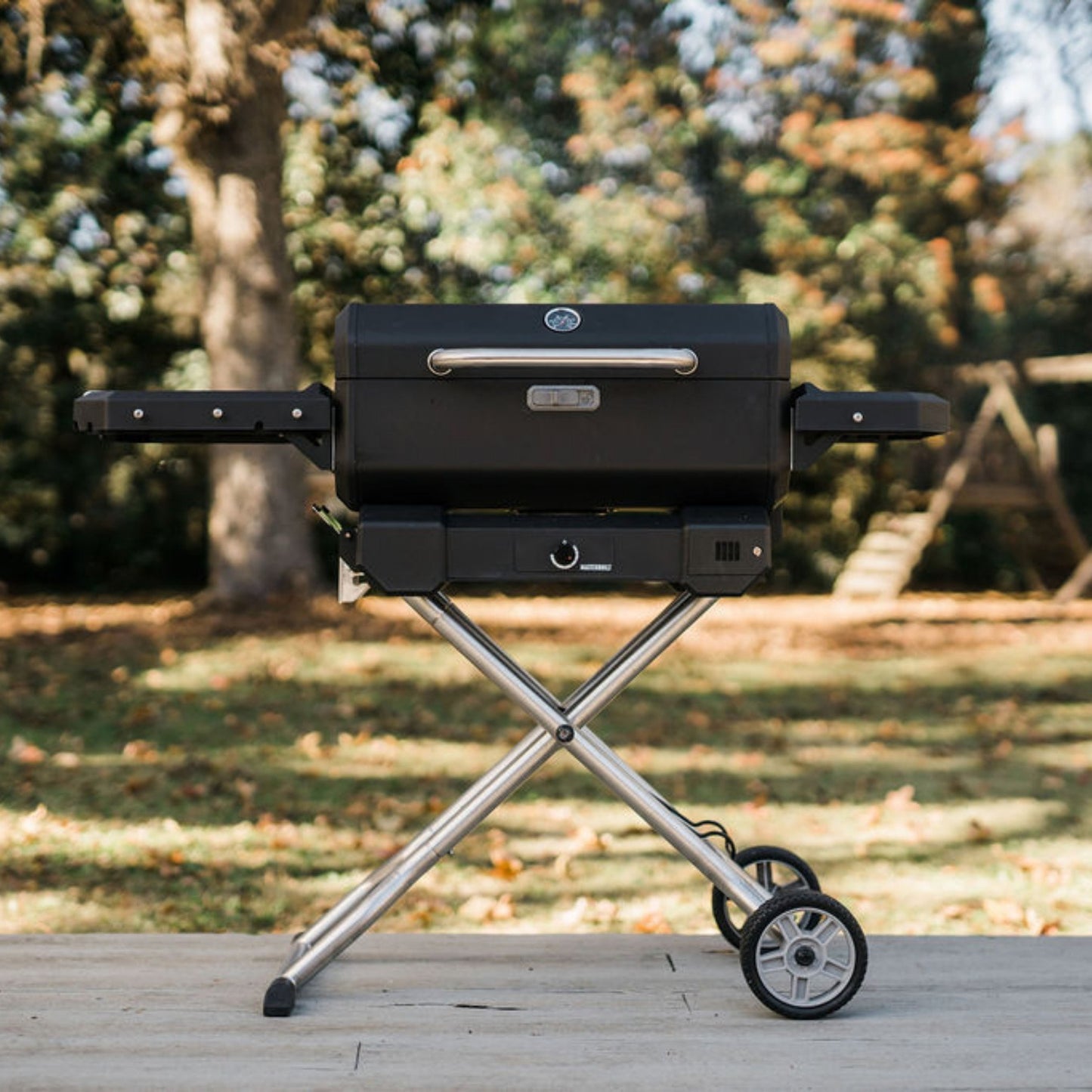 Fumoir et gril à charbon de bois numérique portable Masterbuilt avec base - Noir - 60 x 43 x 45 cm
