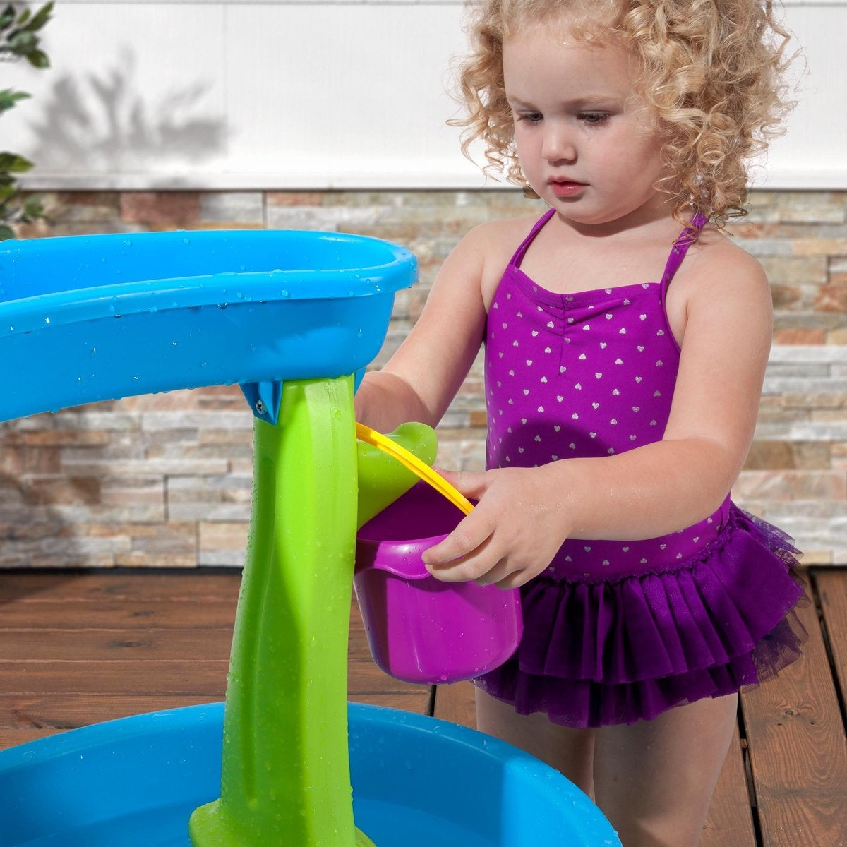 Step2 Rain Showers Splash Pond Water Table - Avec 13 pièces d'accessoires - Jouet d'eau pour enfant - Table d'activité avec eau pour jardin/extérieur