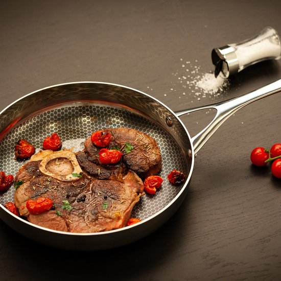 Crowd Cookware - Cocotte Blackbeard Ø28 cm - acier inoxydable - Résistant aux rayures et antiadhésif - Convient à toutes les sources de chaleur, y compris le four - Lavable au lave-vaisselle