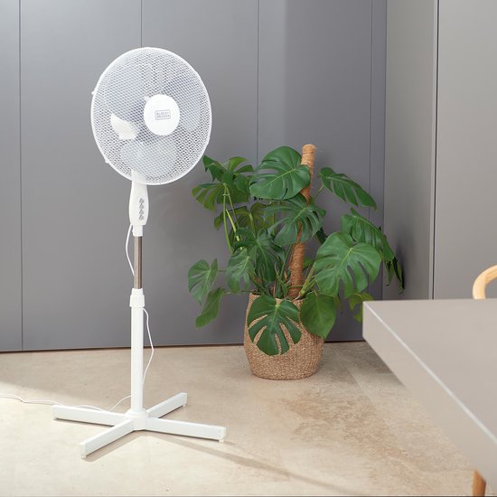 BLACK+DECKER Ventilateur de sol BXEFP40E - Oscillant - 3 vitesses de vent - Blanc