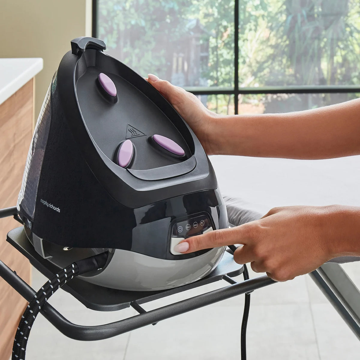 Fer à repasser à vapeur Morphy Richards EasySteam+ 2 400 W - 6 bars - Réservoir d'eau de 1,8 L - Noir