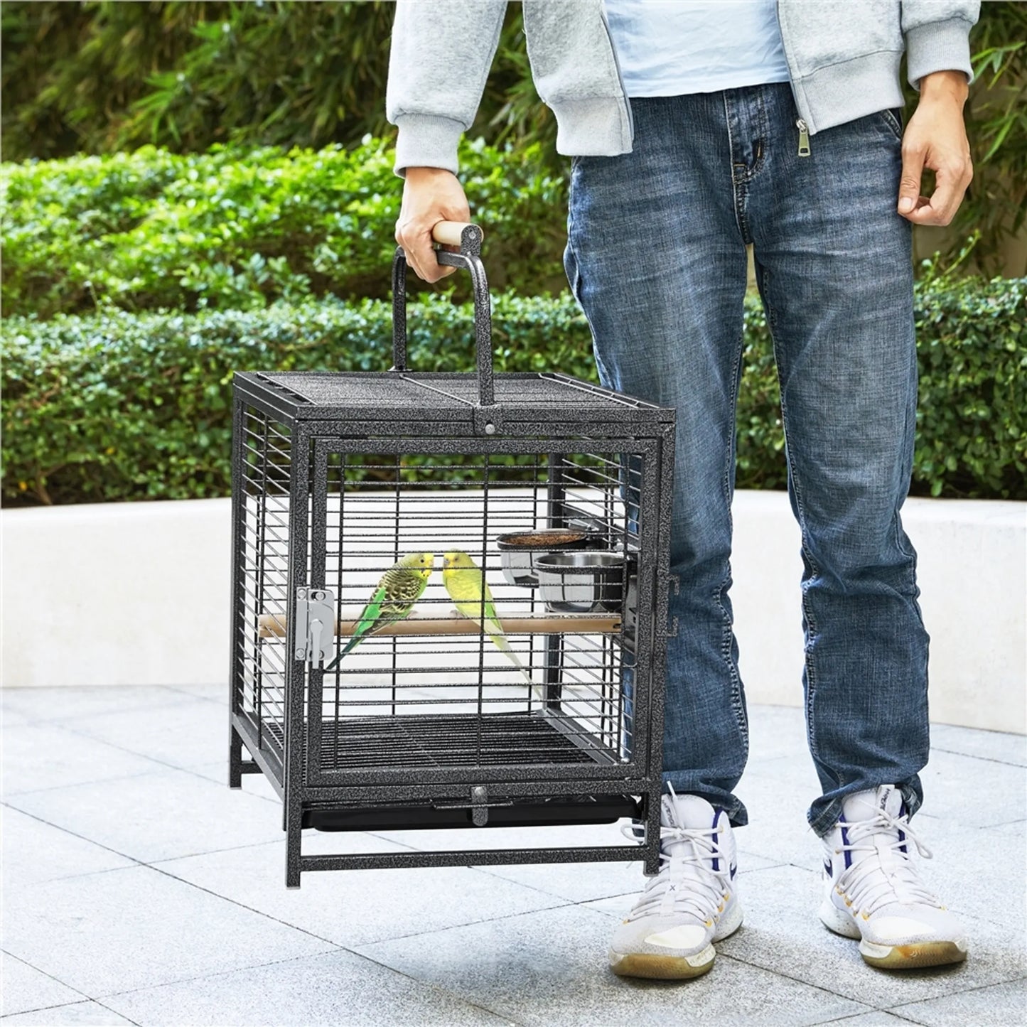 Yaheetech Cage à oiseaux avec poignée - Avec perchoirs en bois, revêtement hydrofuge et porte verrouillable - Pour canaris et perruches - Métal noir, plastique et bois - 48,5 x 39 x 65 cm