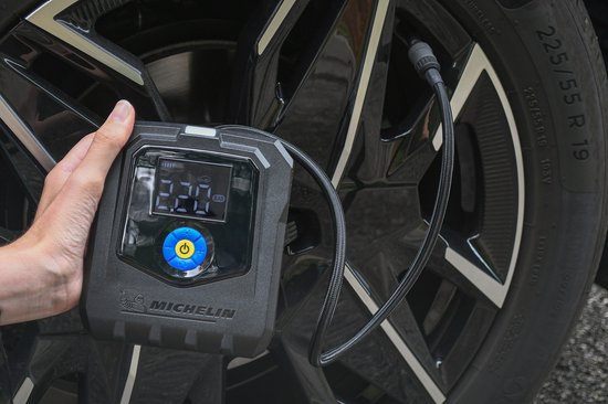 Pompe à pneus électrique rechargeable Michelin - Compresseur sans fil - Réglable à la pression souhaitée - Jusqu'à 10 bars - Avec éclairage LED - Pour pneus de voiture, pneus de vélo, ballons de sport et articles gonflables