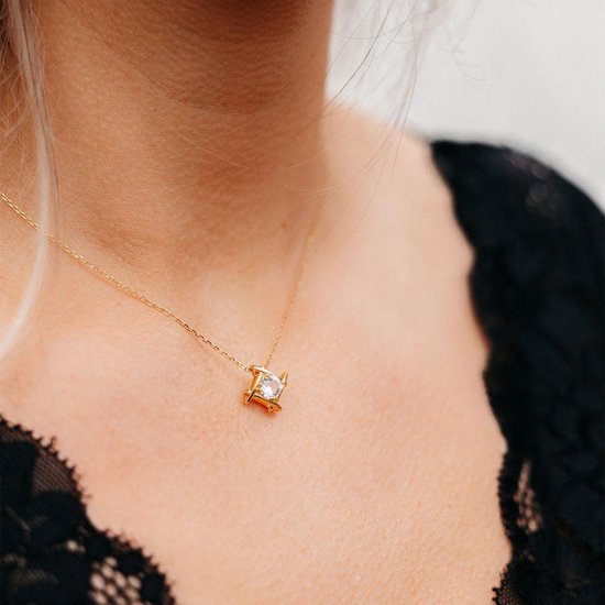 Yolora Collier femme avec pendentif - Cristal Kalpa Camaka - Couleur or - Plaqué or jaune 18K - Collier femme or - Bijoux - Coffret cadeau de luxe - Coffret cadeau - Coffret cadeau exclusif - Bel emballage cadeau