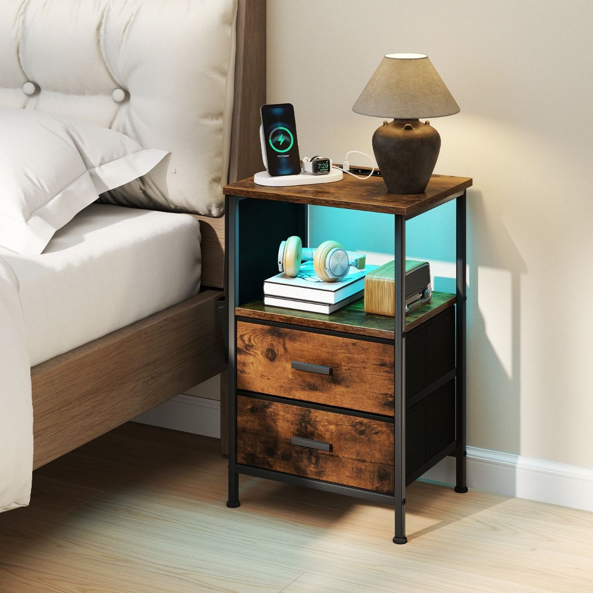 Ensemble de tables d'appoint Coast 2 pièces - avec station de recharge et éclairage LED - 2 tiroirs en tissu et 6 compartiments latéraux - marron rustique