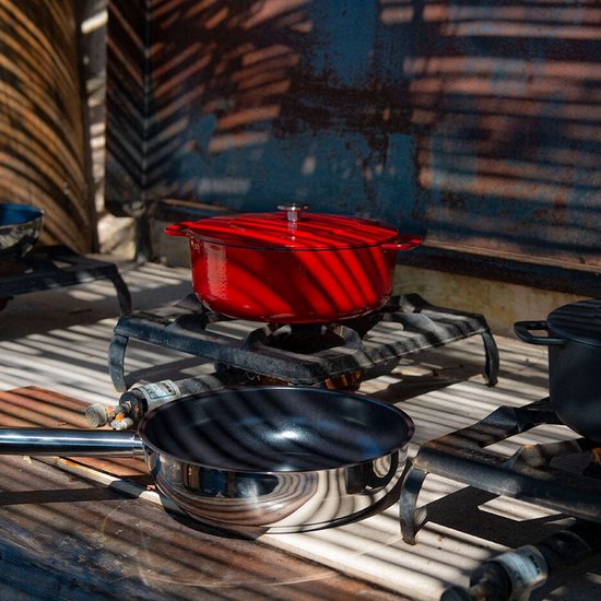 Casserole en fonte Combekk Ø 28 cm - 100 % recyclée - Sans PFAS - Compatible avec l'induction - 5,3 L - Rouge