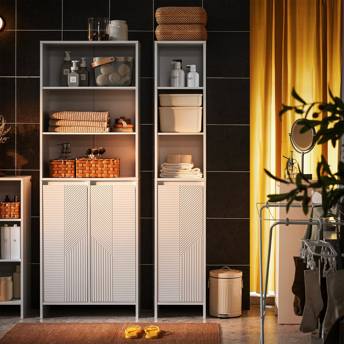 SoBuy Armoire de toilette haute BZR158-W - blanc - 30x170x30 cm - avec sac à linge et espace de rangement