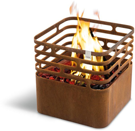 höfats CUBE : brasero à l'aspect rouillé, barbecue, tabouret et table pour le jardin et la terrasse, en acier inoxydable avec fonction d'extinction intégrée