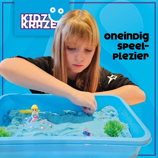 KidzKraze® Ocean Wonders Play Sand - 1,6 kg de sable collant brun et bleu pour l'intérieur - Comprend un coffret de jeu et de rangement - Jouets sensoriels - Jeu de sable pour enfants - The Big Toy Book 2025