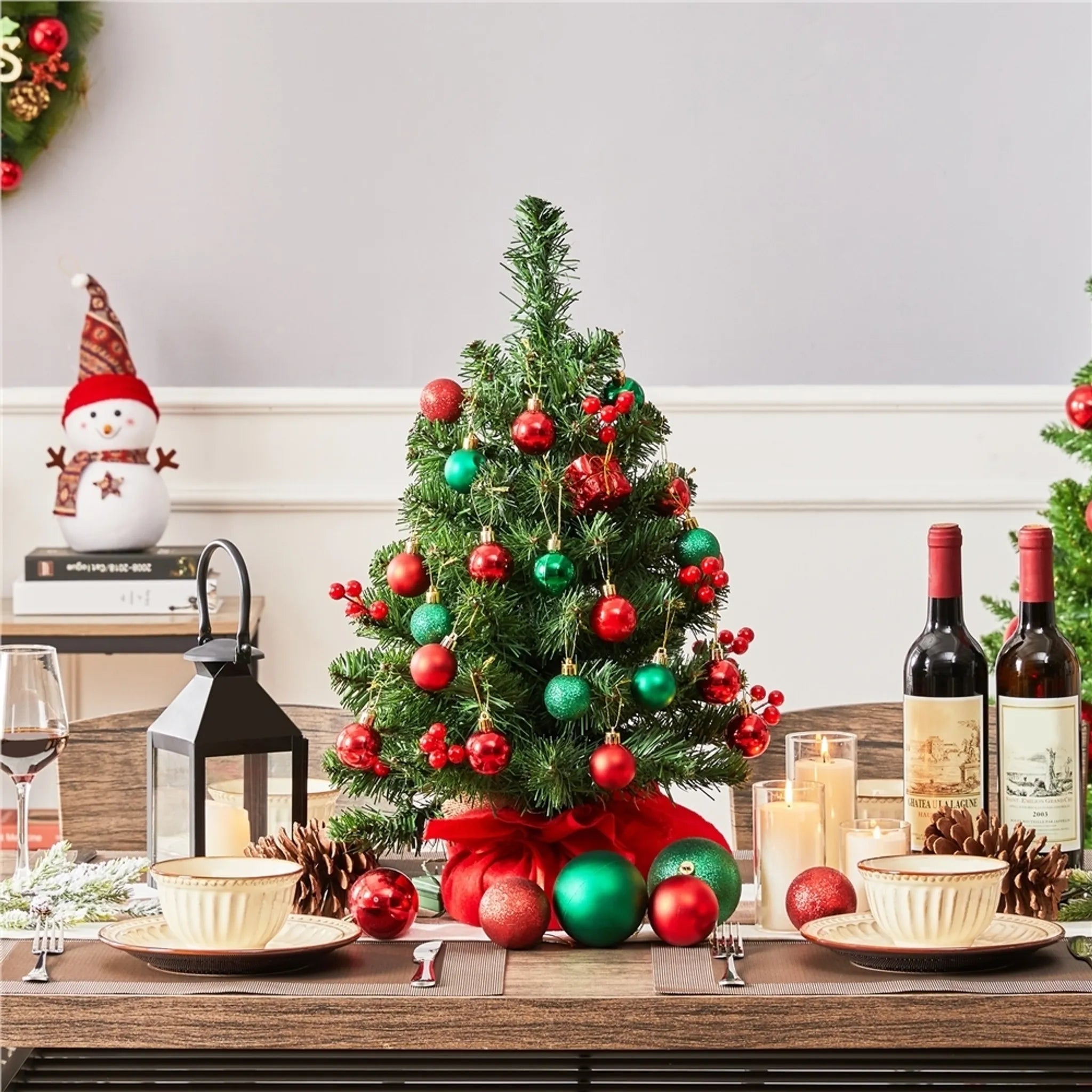 Yaheetech Arbre de Noël de table avec lumières - 38 x 38 x 60 cm - avec 35 lumières LED et 40 baies rouges et base en béton avec tissu rouge - pour le buffet et le bureau - PVC vert et béton