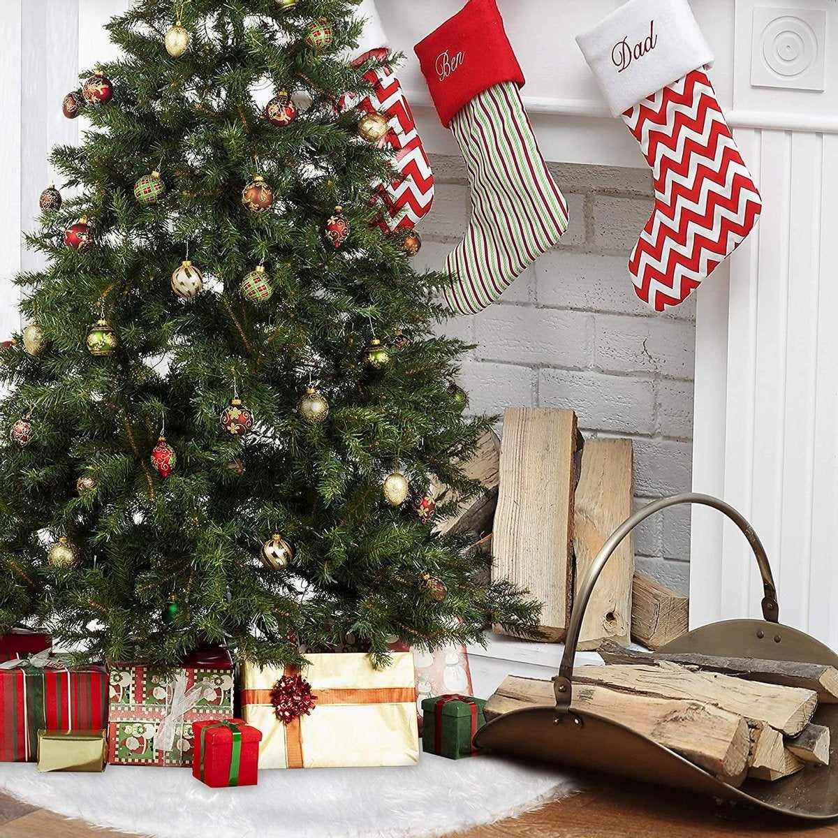 THE TWIDDLERS Jupe de sapin de Noël ronde en peluche blanche - Accessoire de Noël effet neige - Décoration de fête parfaite pour votre sapin de Noël - 90 cm de diamètre - Convient à tous les sapins.