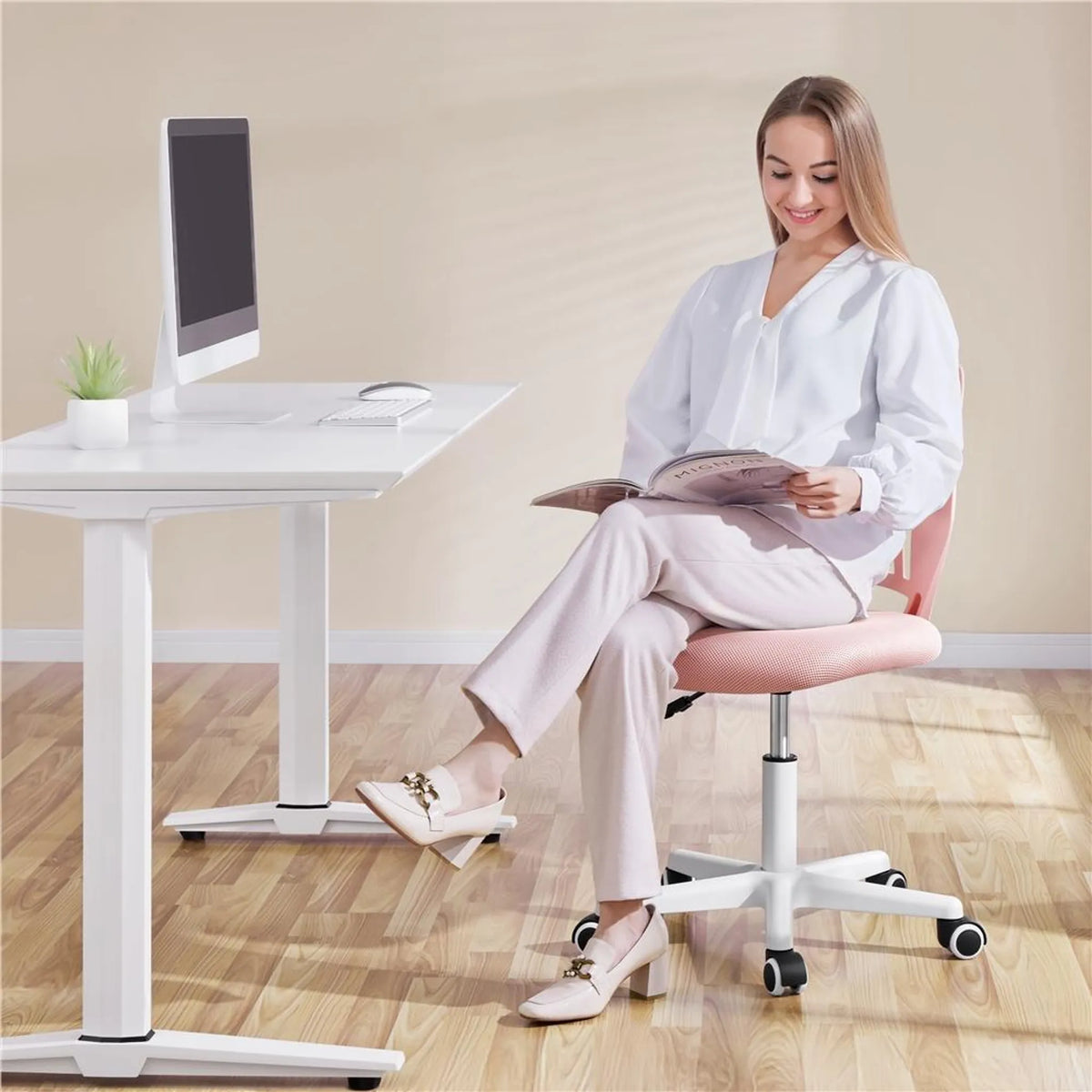 Chaise de bureau sans accoudoirs, réglable en hauteur et pivotante à 360°, rose pâle