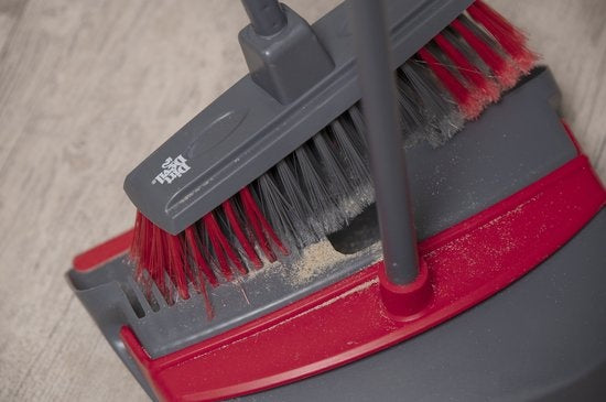 Pelle et brosse Dirt Devil avec long manche - Ensemble pelle et brosse - Dents de nettoyage - Poignée souple - Gris / Rouge