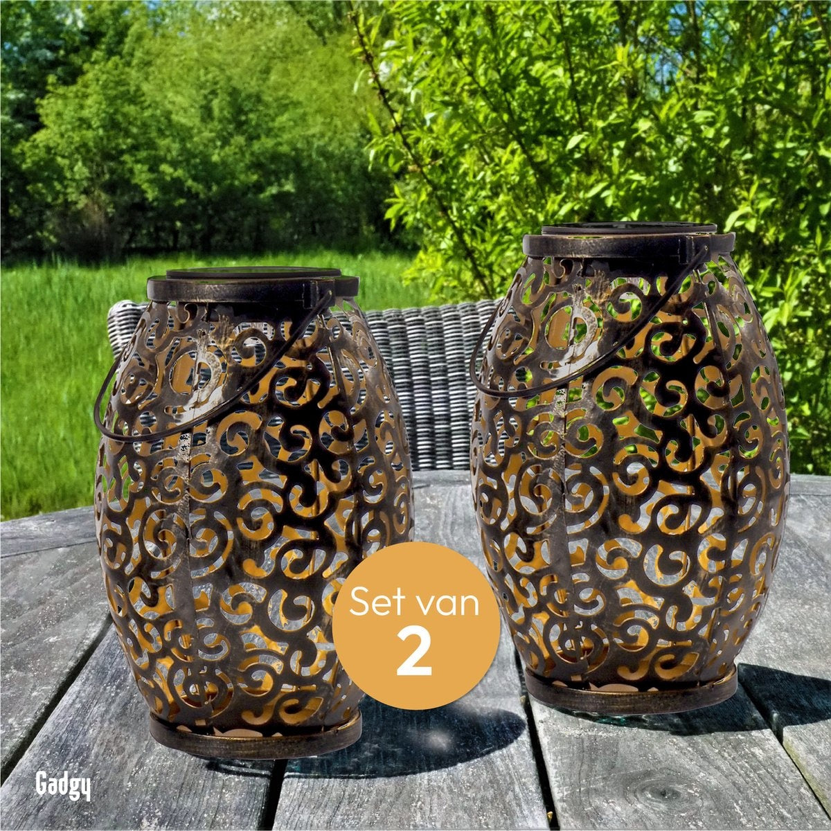 Gadgy Solar Oosterse Lantaarn - Tafellamp set van 2 – Solar Tuinverlichting op Zonneenergie – Led Buitenverlichting met Dag/Nacht Sensor - Hanglamp - Tuinlantaarn - 21.5 x Ø15CM - Brons - Metaal