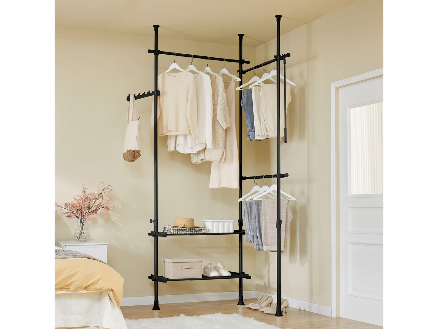 SoBuy Cintre télescopique au sol - penderie ouverte réglable - avec tringles et étagères - noir