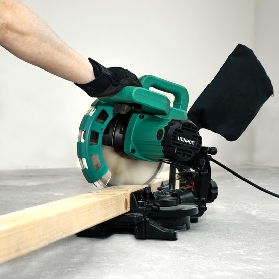 VONROC Tronçonneuse - Scie à onglet - 1700W - Ø216MM - 4900 /min - Avec laser, rallonges de table et réglage de la profondeur - Lame de scie et serre-pièce inclus