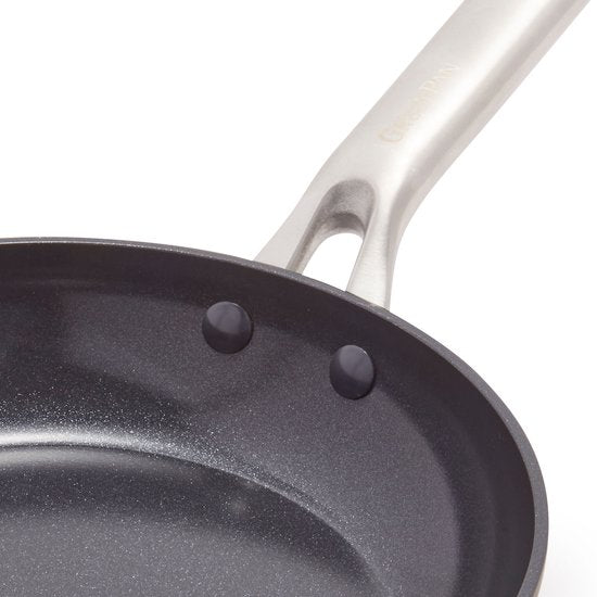 Poêle à induction en céramique Greenpan Omega avec couvercle, 30 cm - Sans PFAS - Poêle à induction - Poêle à induction - Lavable au lave-vaisselle - Résistante au four jusqu'à 200 °C - Résistante aux rayures - Empilable - Aluminium - Noir