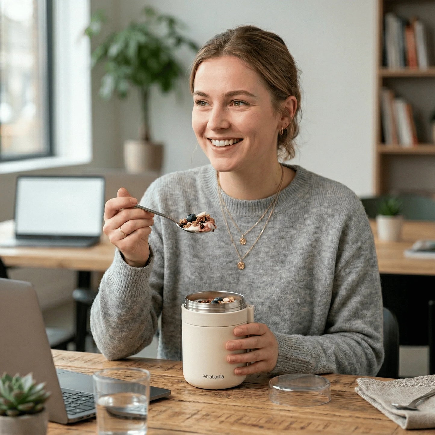 Bol alimentaire Brabantia 500 ml avec cuillère, étanche, beige clair