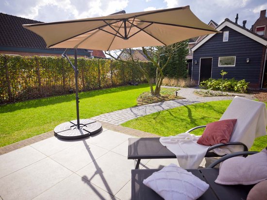 Nexxt Banana Parasol 3 mètres - Parasol à pied central avec housse et pied en croix en acier - Taupe