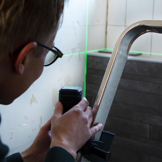 VONROC Cross Line Laser - Vert - Auto-nivelant - 18 mètres - Support de montage et sac de rangement inclus
