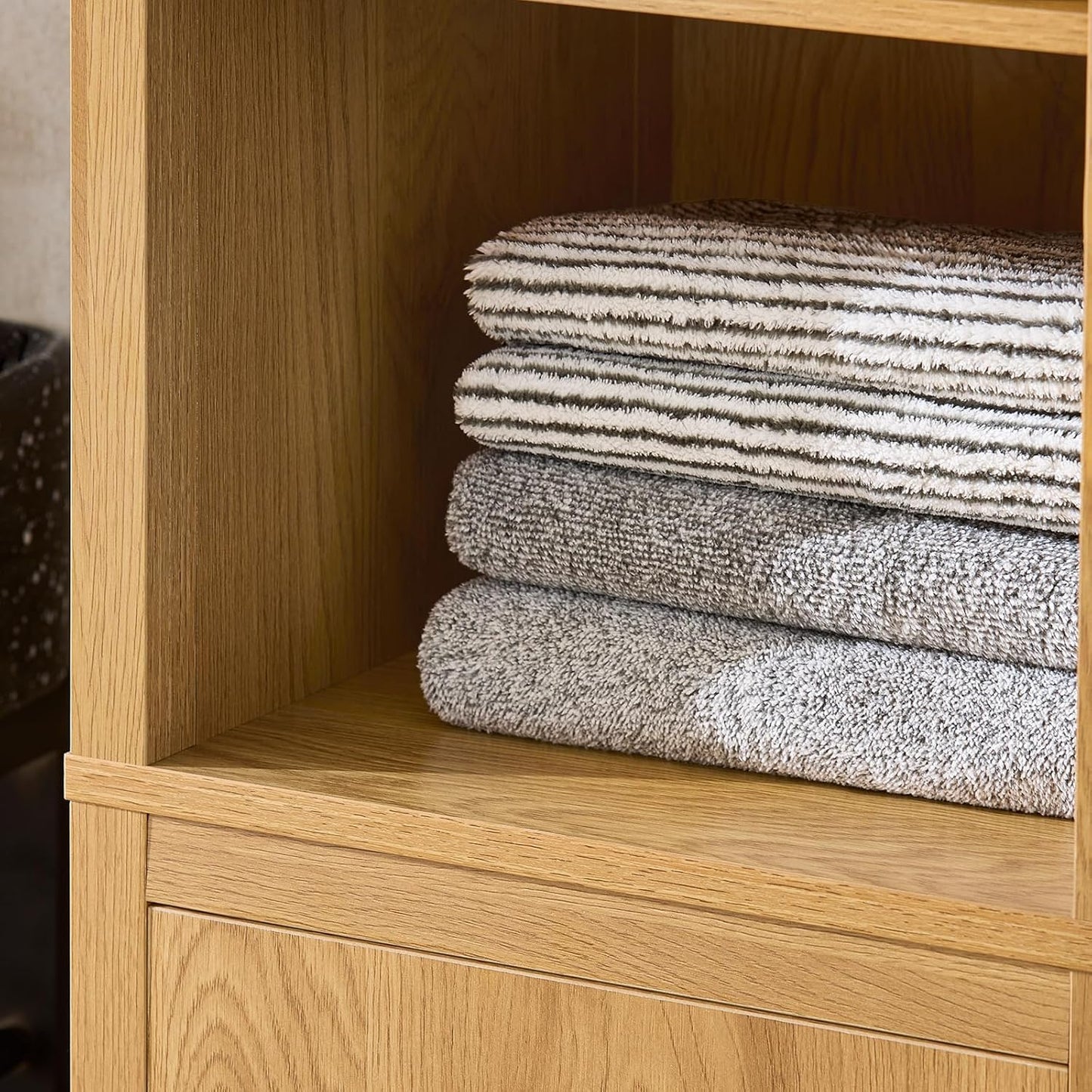 Armoire de salle de bain haute SoBuy avec panier à linge et 3 étagères - Fixation murale - Bois - 40 x 35 x 173 cm