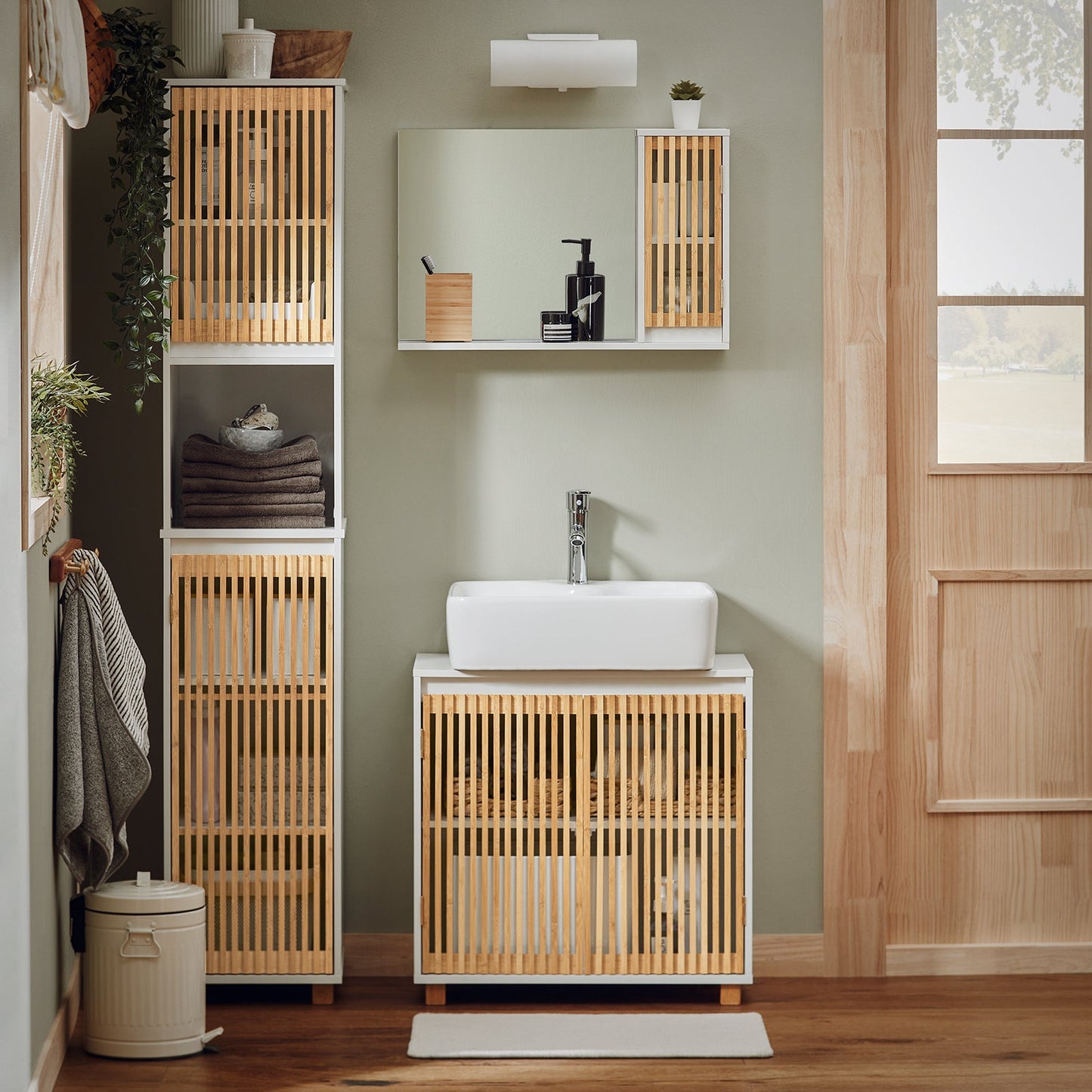Meuble colonne de salle de bain SoBuy- BZR127-W - 33 x 33 x 165 cm - Bois laqué blanc et bambou- Blanc