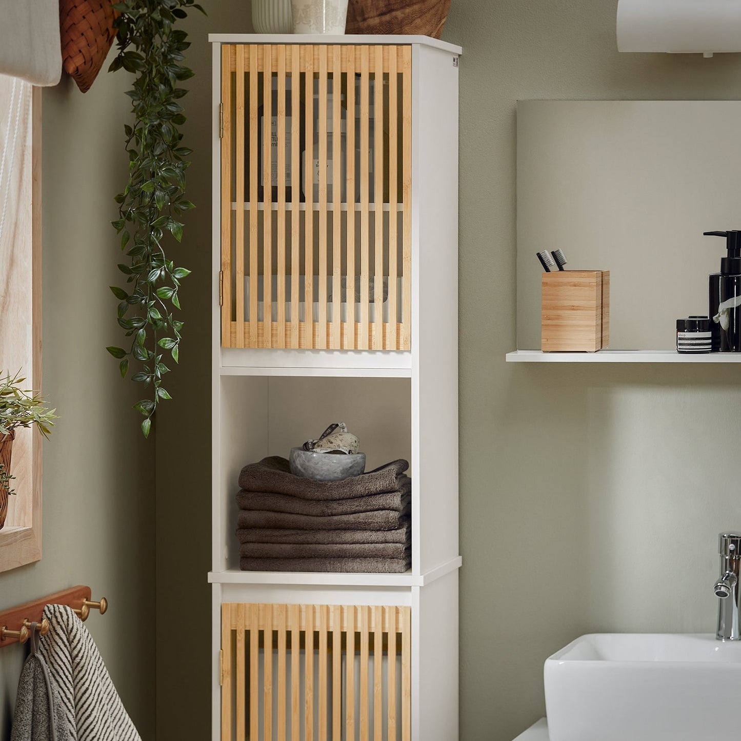 Meuble colonne de salle de bain SoBuy- BZR127-W - 33 x 33 x 165 cm - Bois laqué blanc et bambou- Blanc