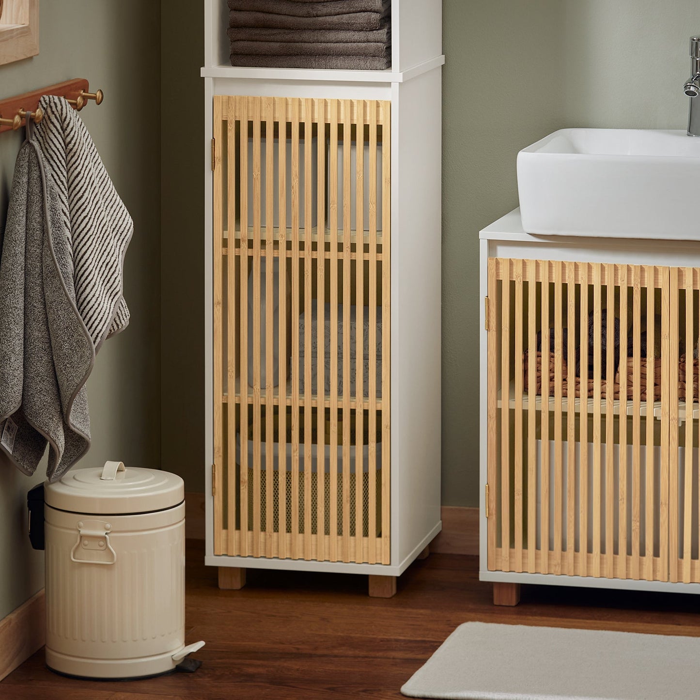 Meuble colonne de salle de bain SoBuy- BZR127-W - 33 x 33 x 165 cm - Bois laqué blanc et bambou- Blanc