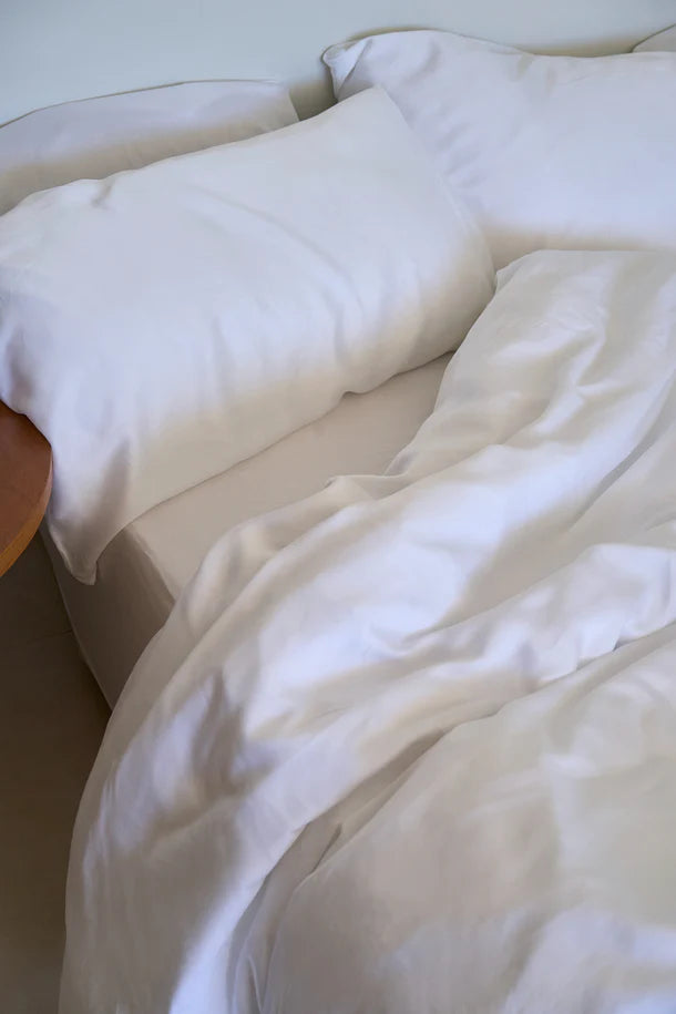 Sjumo - Housse de couette en satin de Tencel - 200x220 cm - Fresh White Tencel & Cotton Satin - High Gloss & Silky Soft - Anti-allergique & Respirant - 2 Taies d'oreiller gratuites incluses