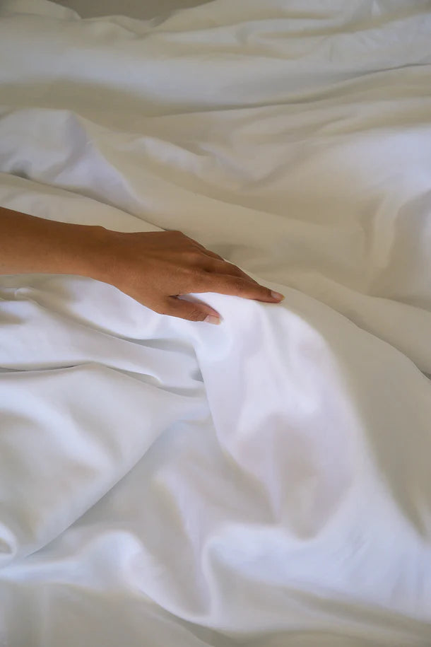 Sjumo - Housse de couette en satin de Tencel - 240x220 cm - Fresh White Tencel & Cotton Satin - High Gloss & Silky Soft - Anti-allergique & Respirante - 2 Taies d'oreiller gratuites incluses