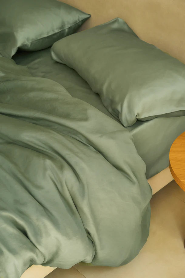 Sjumo - Housse de couette en satin de Tencel - 240x220 cm - Tencel vert sauge et satin de coton - Haute brillance et douce comme de la soie - Antiallergique et respirante - 2 taies d'oreiller gratuites incluses