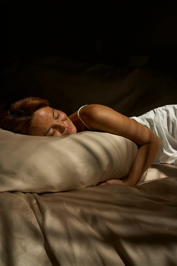 Sjumo - Housse de couette en satin de Tencel - 240x220 cm - Tencel Honey Glow & Satin de coton - Haute qualité brillante et douce comme la soie - Antiallergique et respirante - 2 taies d'oreiller gratuites incluses