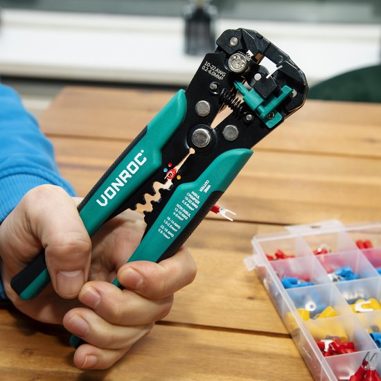VONROC Pince à dénuder automatique professionnelle - Pince à sertir et à isoler - Avec jeu d'accessoires de 270 pièces