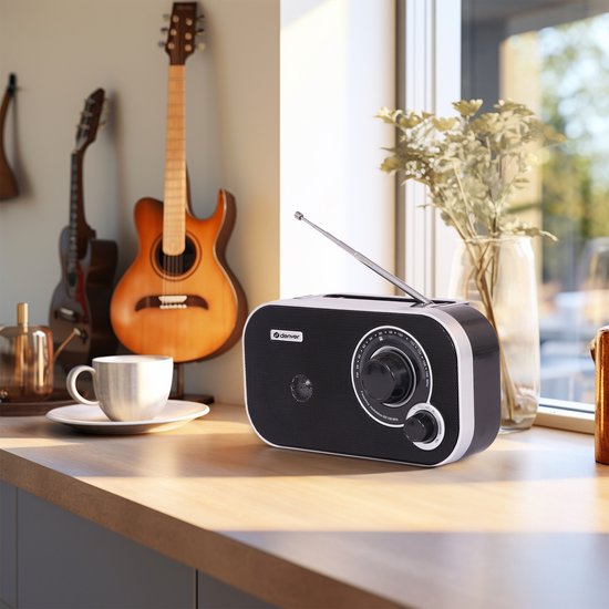 Radio Retro FM - Denver - Fonctionne sur batterie ou sur secteur - Radio portable - TR51 - Noir