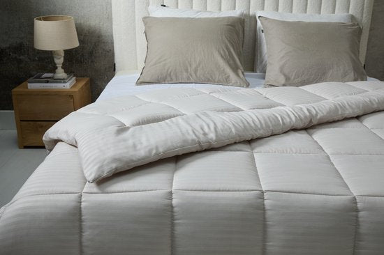 SleepMed Comfort couette rayée - 200 x 200 cm - Crème