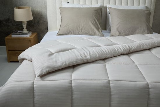 SleepMed Comfort couette rayée - 200 x 200 cm - Crème