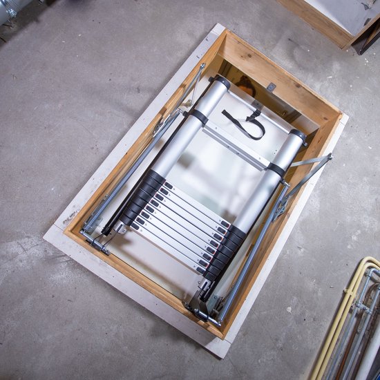 Batavia 2.70m Giraffe Air® Telescopic Vlizotrap 2.30m - Compact, design convivial avec poignée, larges marches pour la sécurité, rapide à installer