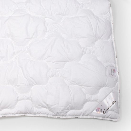 Cinderella Mellow Couette d'été - 1 personne - Rembourrage synthétique - Coutil de coton - Anti-allergique - 140x220 cm